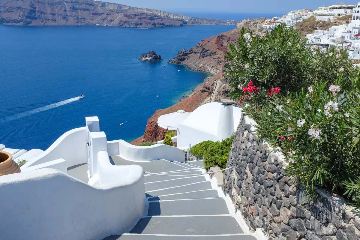 Amoudi Bay santorini