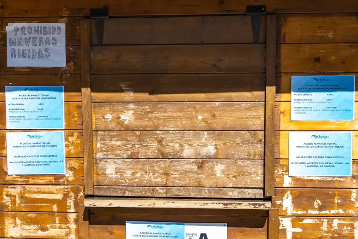 Ticket prices and access rules for Fuente de los Baños hot springs in Montanejos.