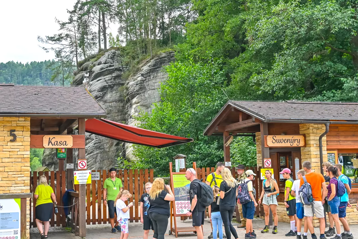 Tourists entering Adrspach through sandstone rock gate