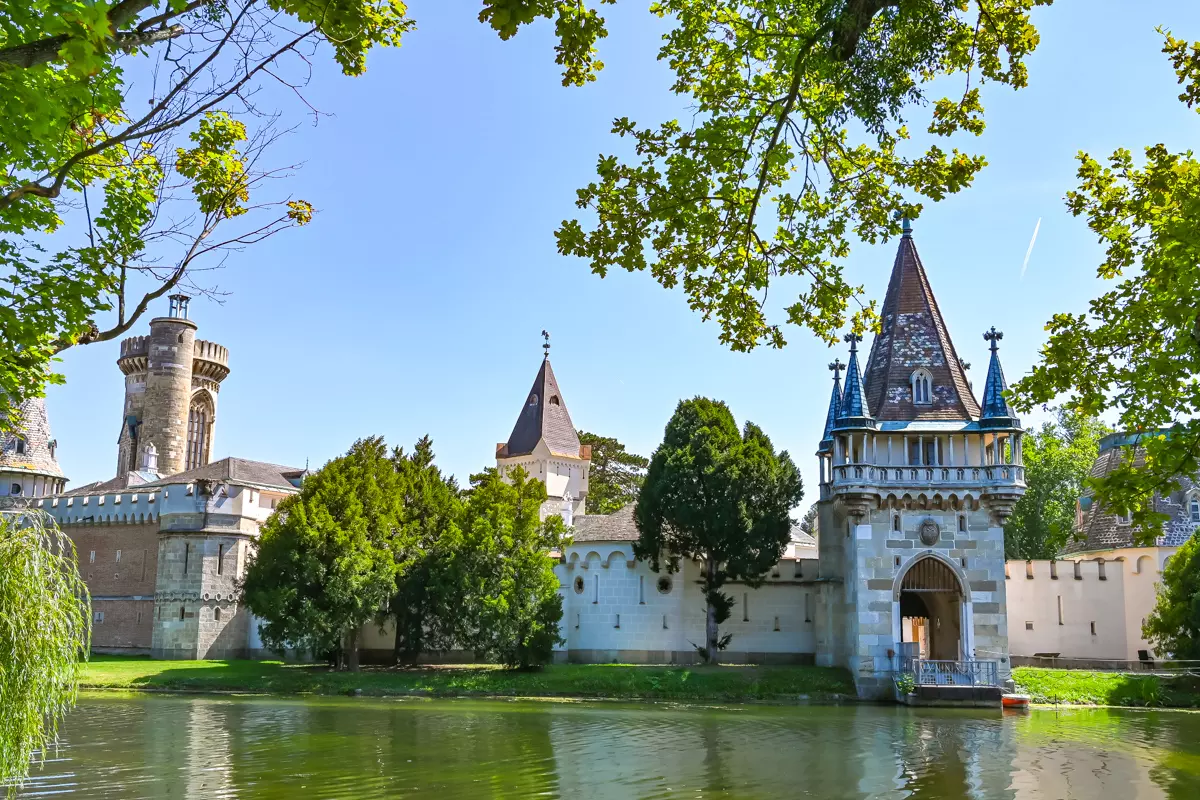 Franzensburg Castle