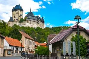 How to get to karlstejn castle from prague